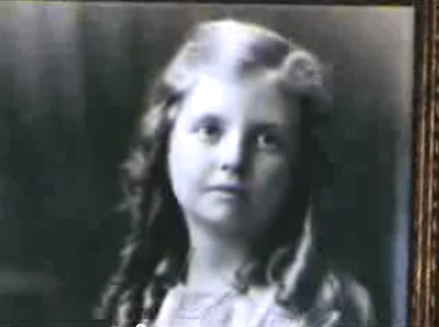 BunkerEx's tweet photo. Find out what happened to little Sarah Windsor☠️.  Join us for The Haunting of Old Pasadena😱 #ghosttour followed by a #seance led by the famous @KelsiDavies.    Are you brave enough to find out😳
Book your Tour: https://t.co/wjBBaJM22f
#haunted #ghost #halloweenevent #pasadena https://t.co/7FB7gY8OrW
