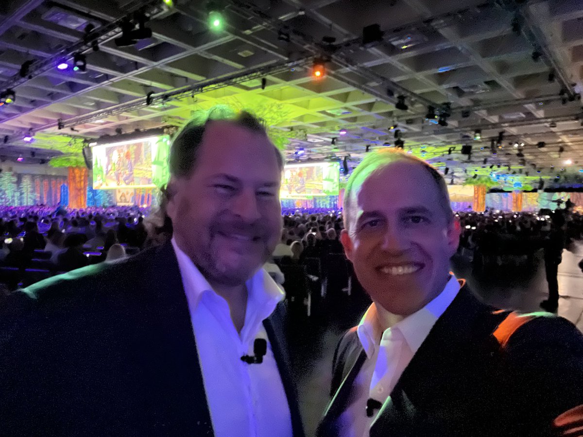 Who’s ready to go for the Dreamforce keynote! ⁦@Benioff⁩
