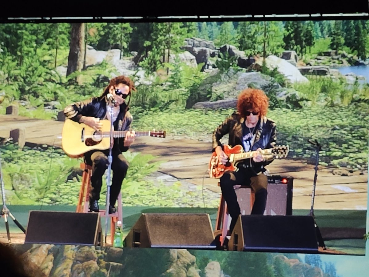 Jigar Shah (@jigarshah189) on Twitter photo Its one and only <a href="/LennyKravitz/">Lenny Kravitz</a> in the house!
<a href="/Dreamforce/">Dreamforce</a> cannot get bigger and better than this.
Thank you <a href="/salesforce/">Salesforce</a> for na awesome experience at #DF22
Homecoming to the #Ohana! Its one and only <a href="/LennyKravitz/">Lenny Kravitz</a> in the house!
<a href="/Dreamforce/">Dreamforce</a> cannot get bigger and better than this.
Thank you <a href="/salesforce/">Salesforce</a> for na awesome experience at #DF22
Homecoming to the #Ohana!