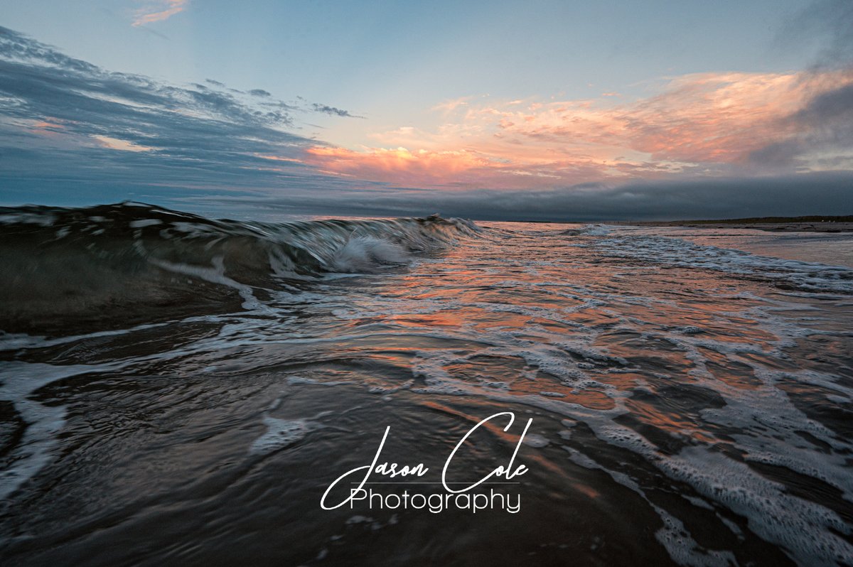 JasonColePhotos's tweet photo. Sunset in the waves https://t.co/9Lp6XyrpzV