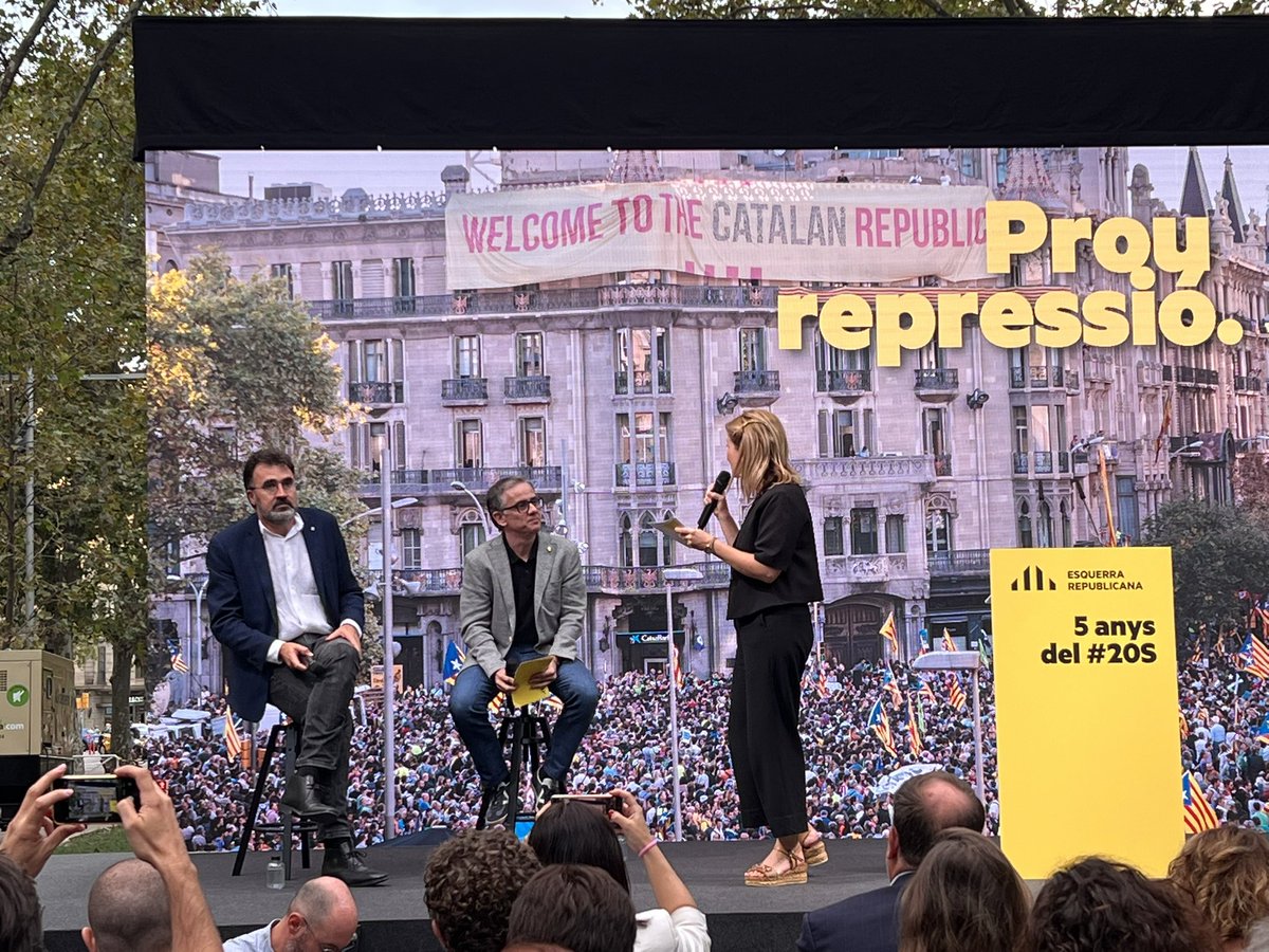 Josep_Barbera's tweet photo. Vos estimem, @LlSalvado @jmjovellado, no esteu sols. #20set https://t.co/Q6wsRM1y8L