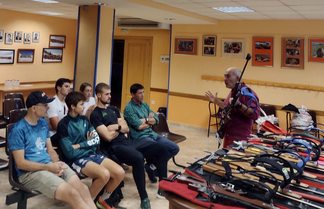 EEEsquí tweet media