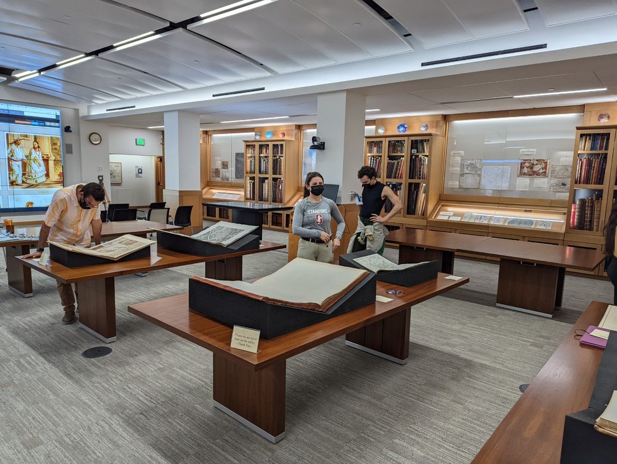 A pleasure to welcome MA students from 
@StanfordCLAS to @StanfordLibs & explore variety of Latinamericana stanford.io/3BxO4gP 'en la Green.' Tour closed with @rumseymapcenter visit. Tks @diazcayeros for the photos. #DigitizedMaps #Libraries #PrintResources @StanfordHistory