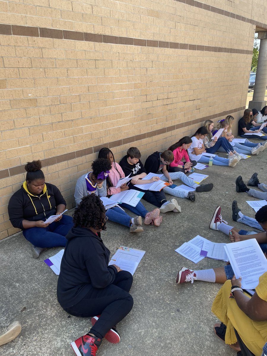 ChrisMorris___'s tweet photo. Learners are kids at heart ❤️. Make the connection by any means necessary.  #intentional #standardbasedlearning @CMSCovTn @jbriannorton @TCSchools_ https://t.co/rZTIt67r4v