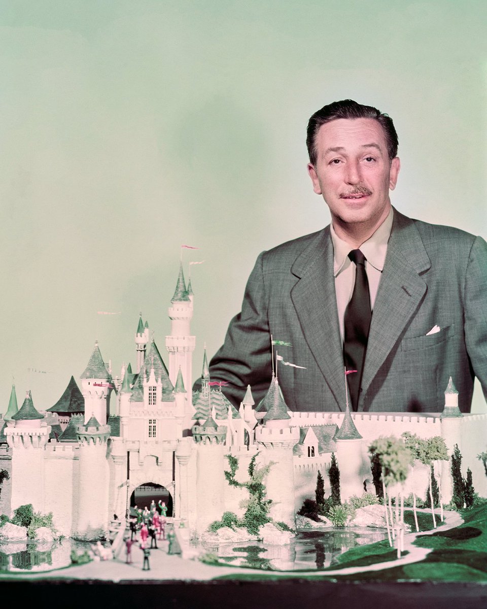 Disney's tweet photo. “I don’t want the public to see the world they live in while they’re in the Park. I want them to feel they’re in another world.” –Walt Disney https://t.co/4fqmLxeWdZ