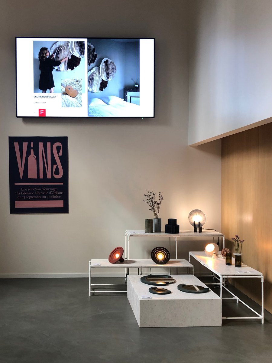 ClineRoussillat's tweet image. Aperçu de l'exposition #FranceDesignWeek , affiches, lampes, vases, accessoires, matériaux recyclés, artisanat, innovation #DesignLocal #PenséeGlobale