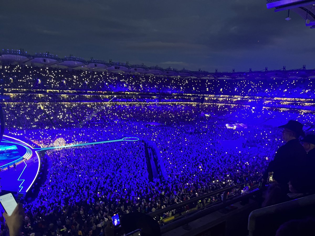 SimonB0922's tweet photo. Well what can I say about the @garthbrooks concert in Dublin @CrokePark Iβve never seen anything like it in my lifeβ¦β¦#epic #youarealegend #therearenowords https://t.co/BnwmJqb4u0