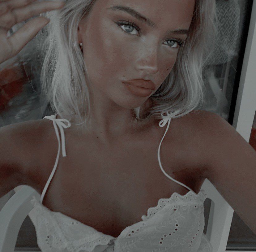 ᅠㅤ

ᅠ

ㅤ        ˙⊹ .   ݁  ⌗ 𝕾𝐄 𝕭𝐔𝐒𝐂𝐀 ˒ ˒ 

           𝐧ombre + 𝐠ilmore 𝐡untzberger
           hermana menor de lilou, 20
           más información ⤹ hilo

ᅠㅤ

ㅤ