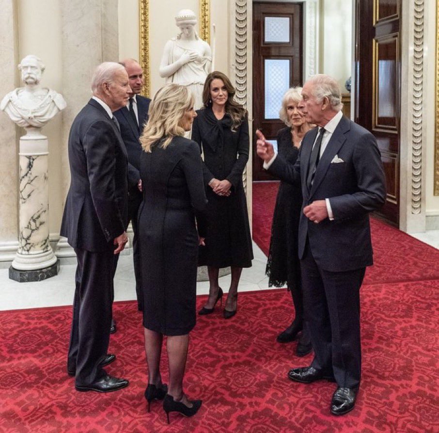 jozzzaphen's tweet photo. Oh pictures from the #StateWake #KingCharlesTheCruel #JoeBiden #jillbiden and #TheWhales lol https://t.co/czh5v3wcSe