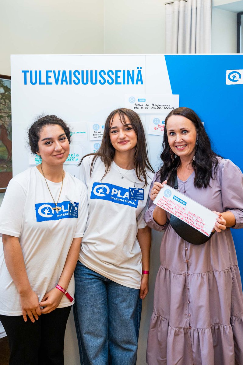 <a href="/SitraFund/">Sitra</a> <a href="/elorantaeevajoh/">Eeva-Johanna Eloranta</a> <a href="/Demarit/">Sosialidemokraatit</a> <a href="/EmmaKari/">Emma Kari</a> <a href="/vihreat/">Vihreät - De Gröna</a> <a href="/PetteriOrpo/">Petteri Orpo</a> <a href="/kokoomus/">Kokoomus</a> <a href="/saarasofia/">Saara-Sofia Sirén 🇫🇮🇪🇺🇺🇦</a> <a href="/suldaansaid/">Suldaan Said Ahmed</a> <a href="/vasemmisto/">Vasemmistoliitto</a> <a href="/BellaForsgren/">Bella Forsgrén</a> "Maailman väestö vaurastuu kestävän kasvun avulla. Pankit lainoittavat kotitalouksien uusia energiaratkaisuja".🌱

<a href="/KrisseSalonen/">Kristiina Salonen</a> 
<a href="/Demarit/">Sosialidemokraatit</a>