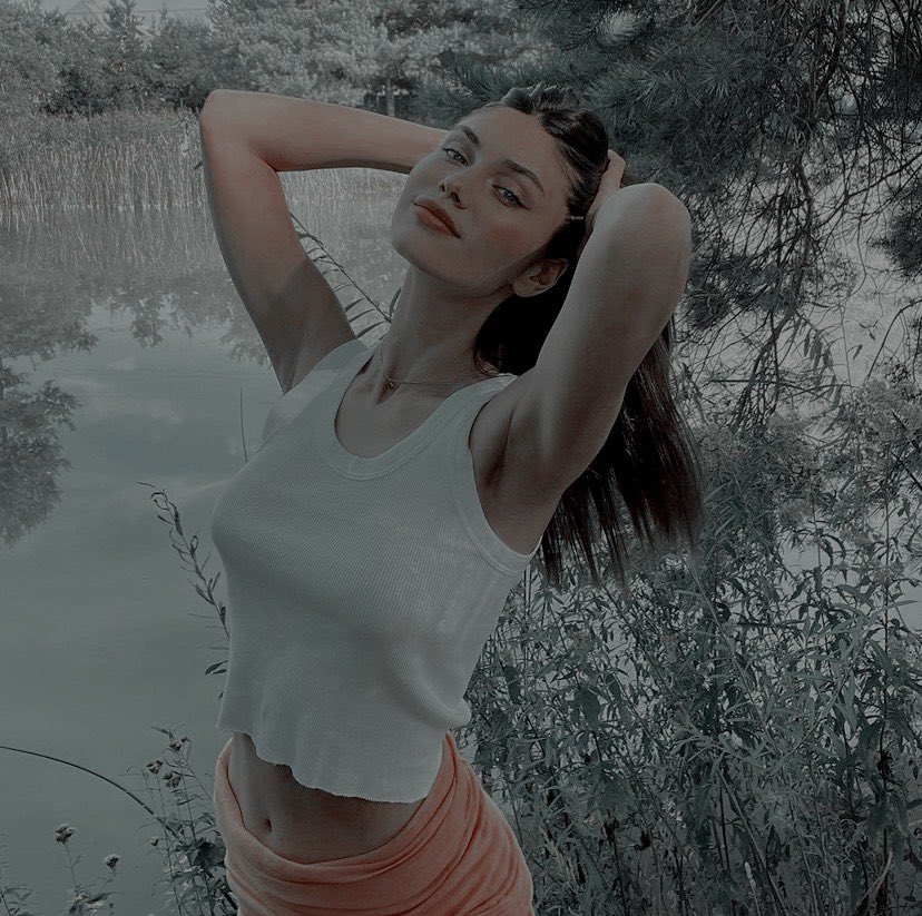 ᅠㅤ

ᅠ

ㅤ        ˙⊹ .   ݁  ⌗ 𝕾𝐄 𝕭𝐔𝐒𝐂𝐀 ˒ ˒ 

           𝐧ombre + 𝐠ilmore 𝐡untzberger
           hermana mayor de lilou, 26
           más información ⤹ hilo

ᅠㅤ

ㅤ