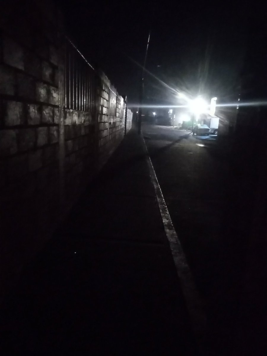 FabisFs67's tweet photo. Presidente @RaymundoMC
Y regidores ya se olvidaron de las promesas que nos dijo, GalaxiaToluca urge luminarias, no reparaciones, falta cableado los habitantes caminamos con en miedo de ser asaltados mientras ustedes servidores públicos dan tole con el dedo, basta de ignorarnos. https://t.co/UQs3Z4uuMN
