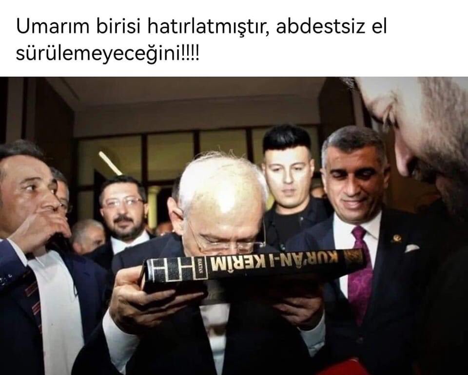 Biraz Tebessüm 😀👇 
Kemal Kılıçdaroğlu'nun Kuran-ı Kerim'i öpen resmini, bir Akp'li bu yorumla paylaşmış. #AKPyeVeda