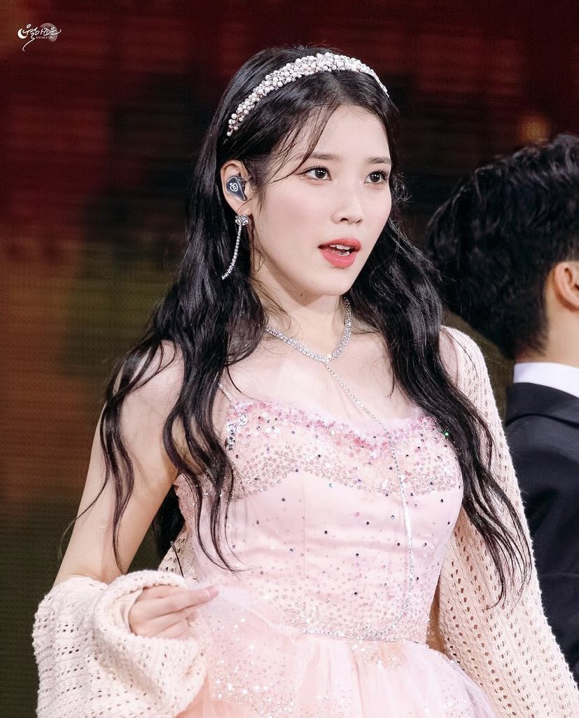 iuvisuals's tweet photo. #IU #이지은
#키스가죄 #밤을걷다 https://t.co/2lbkOPq15j