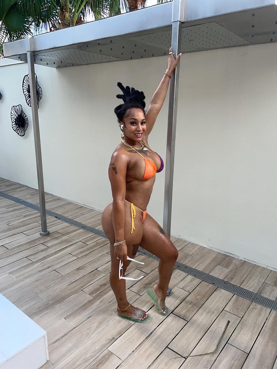 FinestWomenInc's tweet photo. IG: FineAssYellaTrucking https://t.co/vmgGEJRwyg