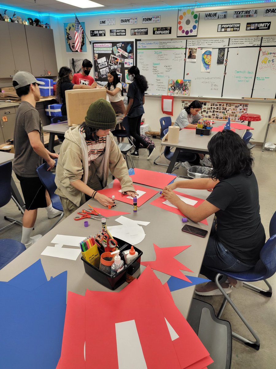 Cen10ArtClub's tweet photo. Thanks to everyone who came to the bonus meeting to prep for hoco! 💙❤️ https://t.co/fnCTZCxnno