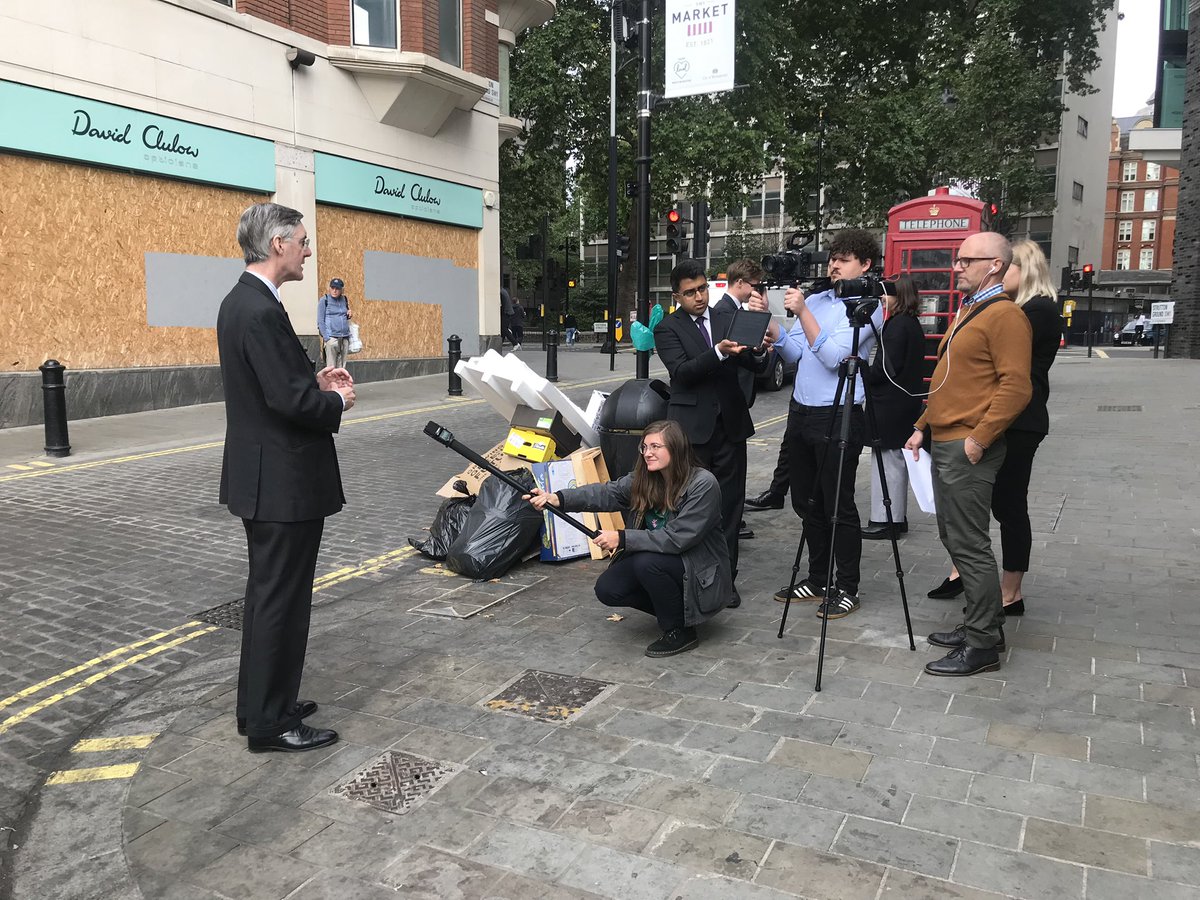 SamCoatesSky's tweet photo. So there will be no Commons announcement from Jacob Rees Mogg tomorrow about the energy bill help for business - just a Beis press release at 9am.

And ... perhaps ... an online video? This was spotted being filmed earlier today in Westminster. 

What a lot of people involved. https://t.co/xrxrtlYF8g