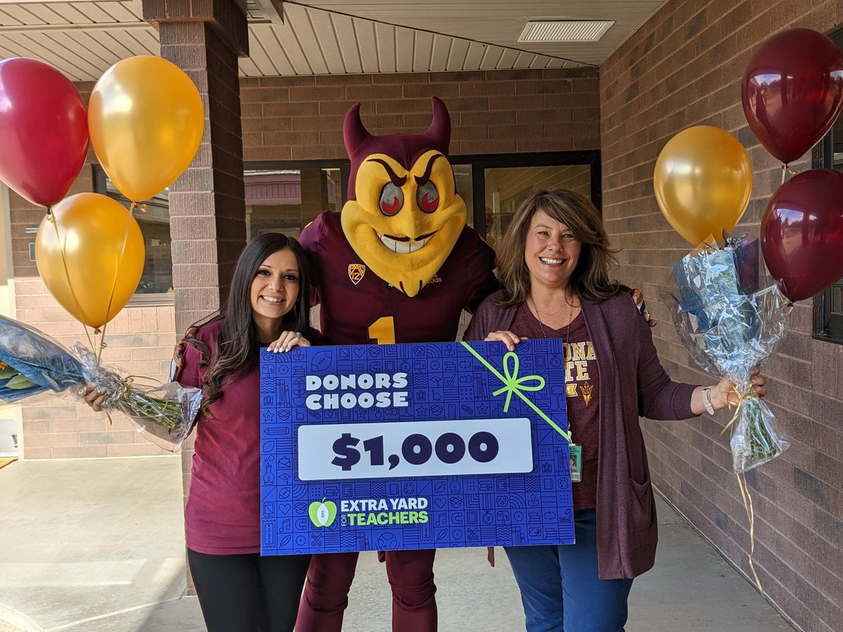 Sparky dropped by Sanborn to drop off a check for $1,000! Congratulations Mrs. Nelson and Mrs. Eske! Thank you for taking care of our future Sun Devils!

#BigDayForTeachers #EYFTWeek #GreatTeachersChangeLives #WeAreChandlerUnified <a href="/ASU/">Arizona State University</a> <a href="/ChandlerUnified/">Chandler Unified School District</a> <a href="/DonorsChoose/">DonorsChoose</a>