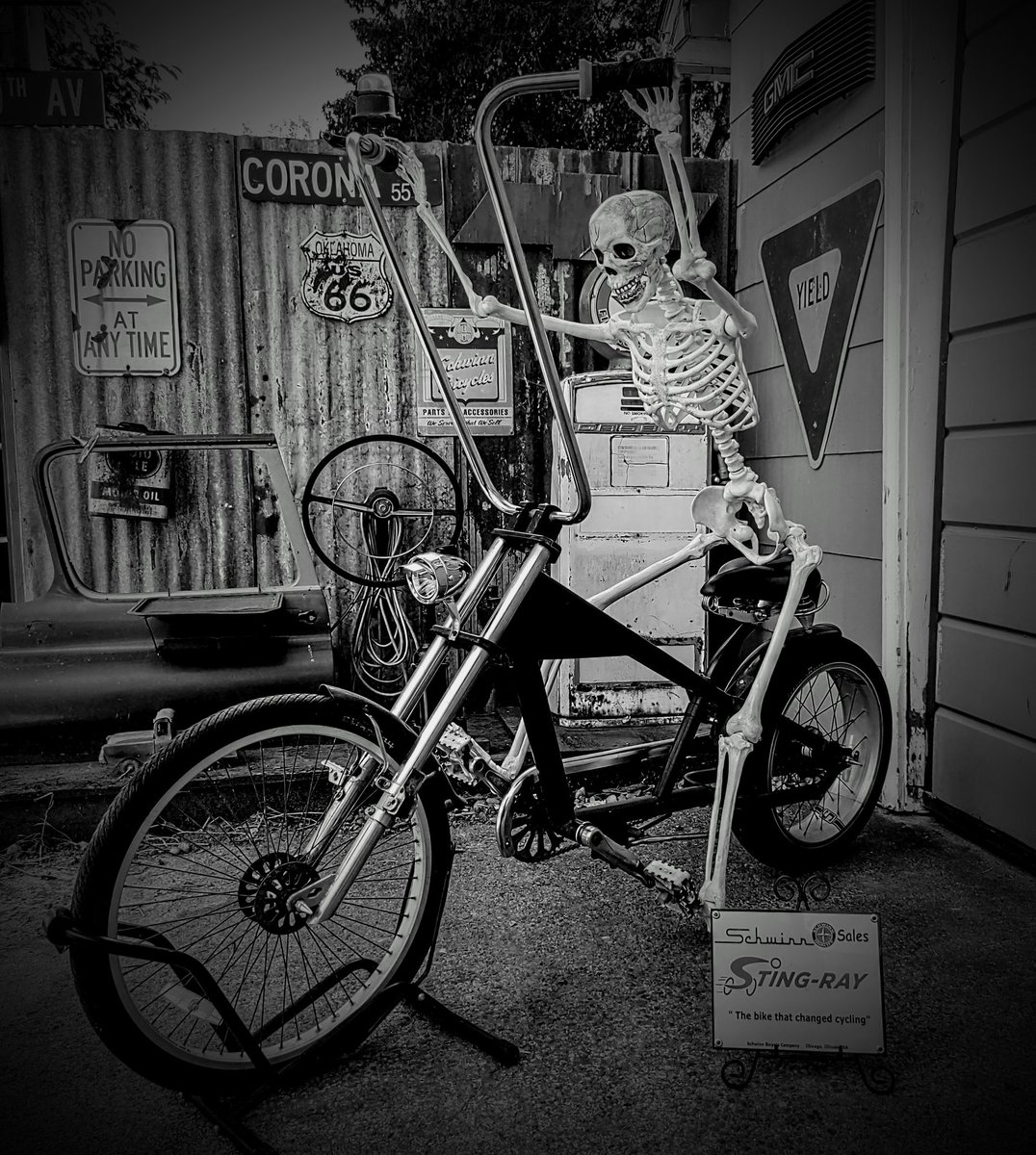 RobtheToonMan's tweet photo. My bike
#chopper #schwinnchopper #schwinnbicycle
#schwinn #lowriderbicycle
#lowrider #hardtail
#robsrodshop
#sasquatchartworks #lilsin #robthetoonman #67chevy #67chevypickup #67chevytruck #fleetside #shortbed #chevytruck #chevypickup #c10 #chevyc10
#hotrod #carshow #hotrod https://t.co/C0xk0RwFob