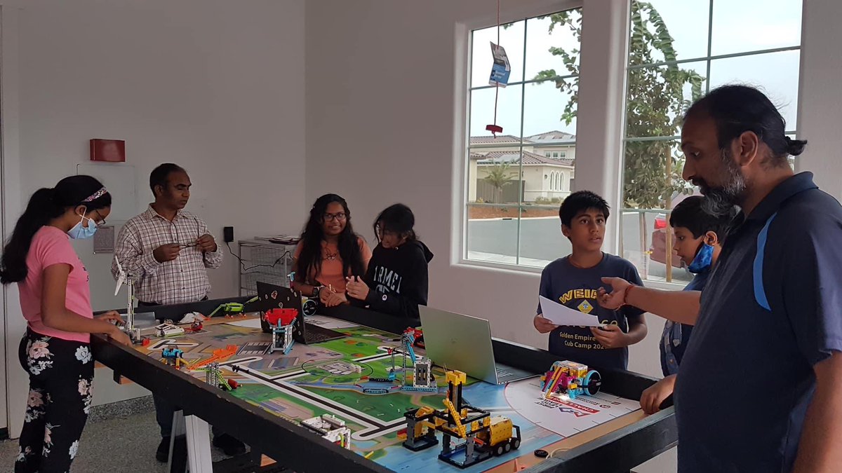 circuit_squad's tweet photo. Online meetings, group discussions, team building, goal setting and working on the runs, Circuit Squad has been busy these last few days!!
#FLL2022 #teamwork #engineeringforkids https://t.co/tLEfa4YoSR