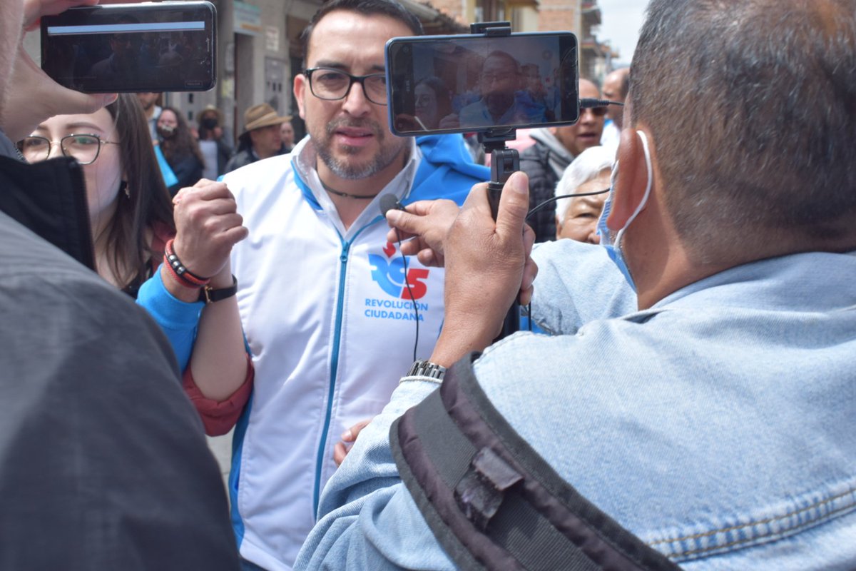 Hoy en un acto simbólico asentamos nuestra candidatura en Cuenca.
Somos los candidatos/as de <a href="/MashiRafael/">Rafael Correa</a>, asumimos la responsabilidad de mejorar la vida de quienes vivimos en #Cuenca, queremos volver a recuperar la patria desde nuestros territorios. 
¡Vamos a recuperar #Cuenca!