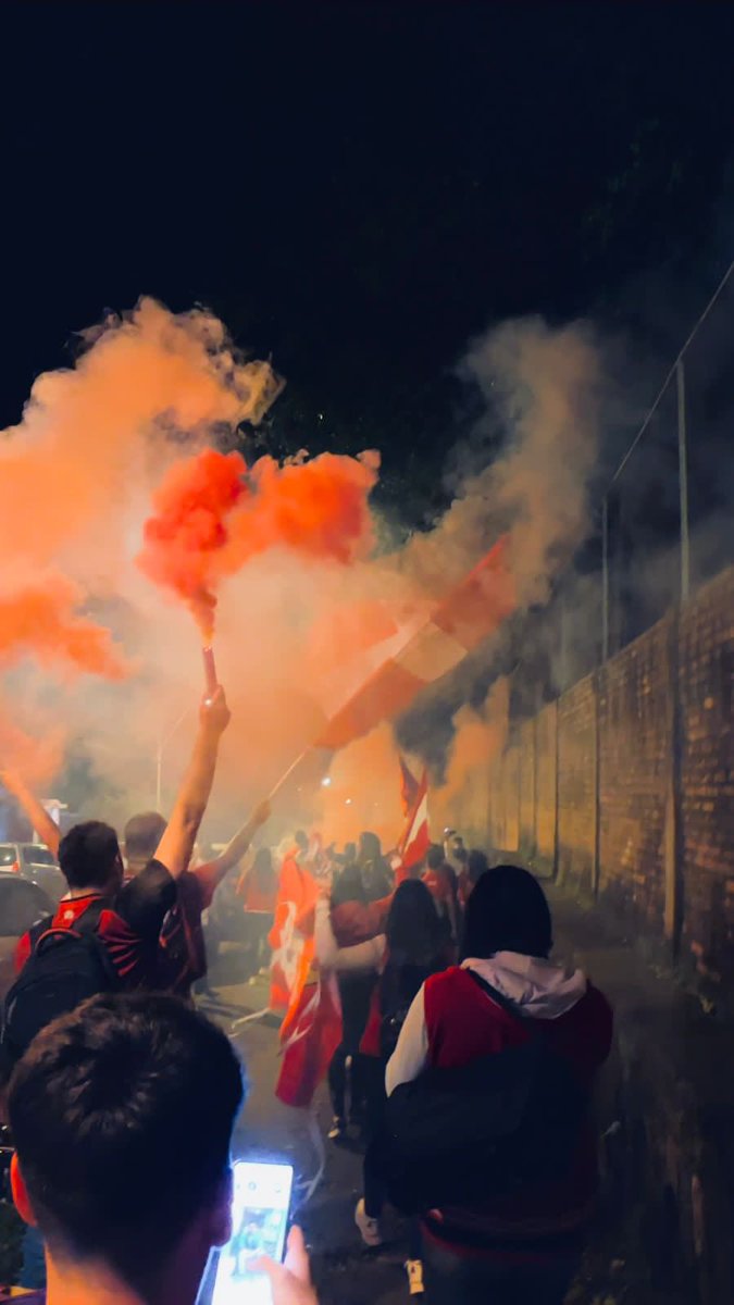 La banda del 🔴 <a href="/CuervosLos/">LA BANDA DEL ROJO17🏆</a>