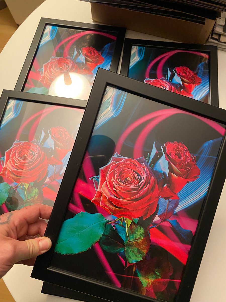 Skulls and Roses - a natural combo don't you think? #artstadt #exhibition #hamburgart