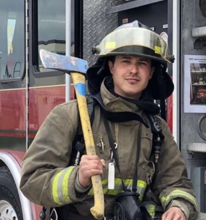 PatriotLuminous's tweet photo. I am a 31yo perfectly healthy man. I am a truck driver, volunteer in the community, &amp; was in the process of becoming a firefighter until I refused to take an experimental mystery injection.According to @JustinTrudeau I am a racist, misogynistic conspiracy theorist. #TrudeauMustGo https://t.co/GYN7t943A2