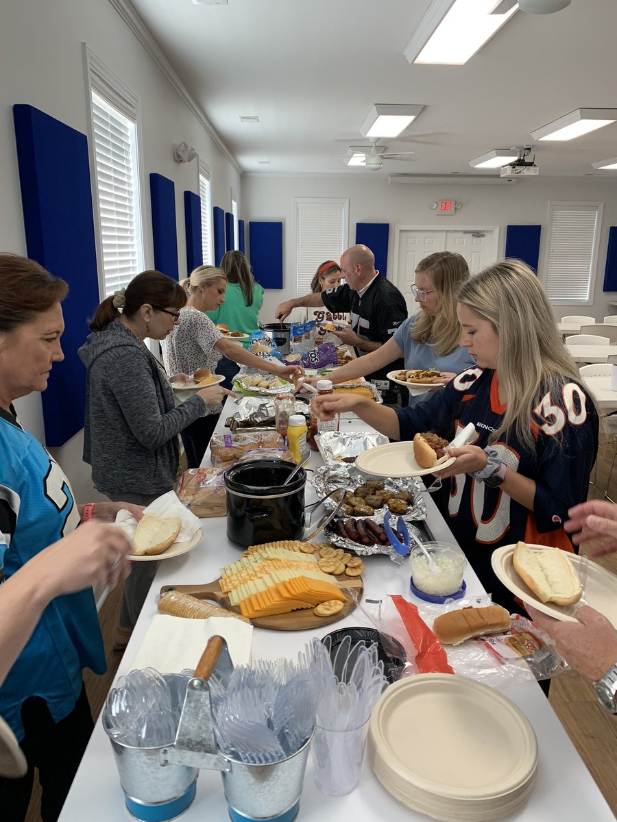 MattRHarris's tweet photo. Many “team colors” were represented today at @gregsisson Team staff lunch including my @northerniowa “purple & gold” @kurt13warner 13!
@CoastalFootball
#unifight #Realtors #expagents https://t.co/MncGYZa2T6