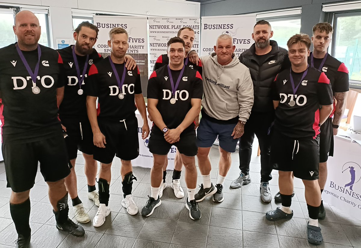 BusinessFives's tweet photo. Here is today's runners up in Tees Valley @Cummins collecting their medals from @DWindass10 #SeeYouInLeeds https://t.co/VZiMlDQTvA