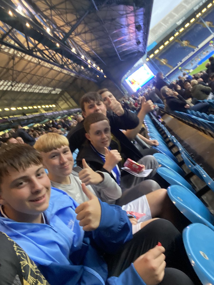 Wednesdaybo's tweet image. #SHWBUR 🦉🦉