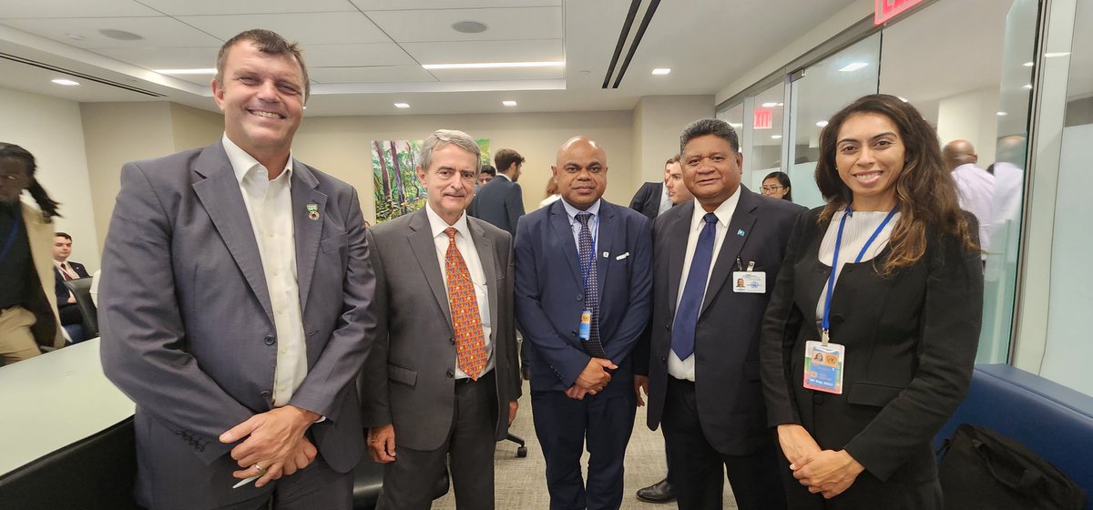 PacLeader_News's tweet photo. #Vanuatu and #Palau share Pacific resiilence and solutions for scaling up rescources, ambition and action for financing  #climatebreakthrough with High Level climate champ for SIDS @topnigel @ForumSEC @LDCChairUNFCCC https://t.co/jJqxWamVjj
