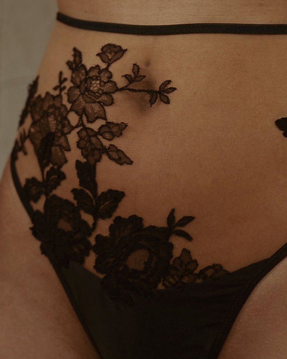 herve_bycm's tweet photo. Rediscover our timeless classics ~ finely stitched onto our hand dyed sheer mesh customised to your skin complexion.
#hervebycelinemarie #inclusivelingerie #nudeforall #laceapplique https://t.co/oyFSGyBgo0