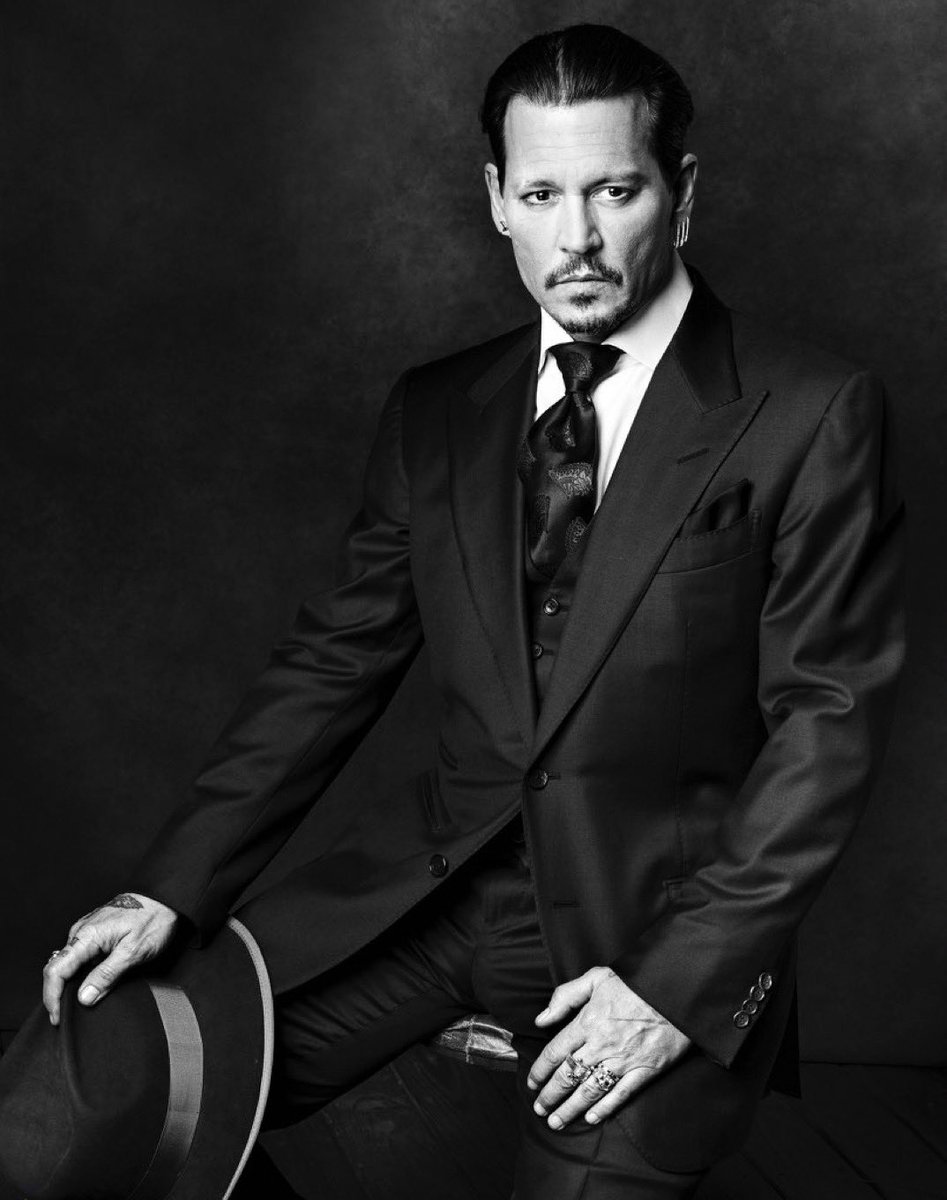vaersac's tweet photo. johnny depp is breathtaking! https://t.co/NWGcT6FWTo