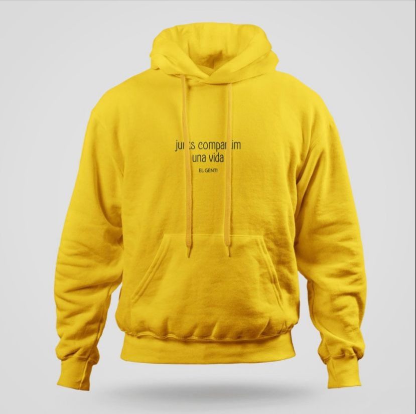 ei_gent's tweet photo. Aquí teniu els dissenys!!!! 
La samarreta està disponible en els quatre colors de la foto i costa 8€!
La dessuadora només està disponible en color groc i el preu és de 12€ en talles infantils i 15€ en talles d'adult! https://t.co/xpdOw1mZ2r