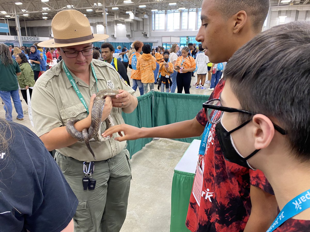 DrJBolek's tweet photo. Our 8th graders interacting with nature (bug, rat snake, and turtle) in Agriculture, Food &amp; Natural Resources area for #jajobsparkindy field trip today! @Derek_Eaton19 #wearewayne @AchieveVirtual https://t.co/cjnazxYCOt