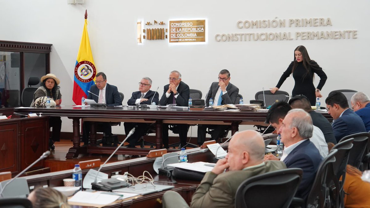 Ojo Colombia. Hoy discutimos la eliminación del servicio militar obligatorio, y como era de esperarse, las fuerzas tradicionales quieren hundir el proyecto.
Le pido al bloque progresista que votemos y avancemos en Colombia.