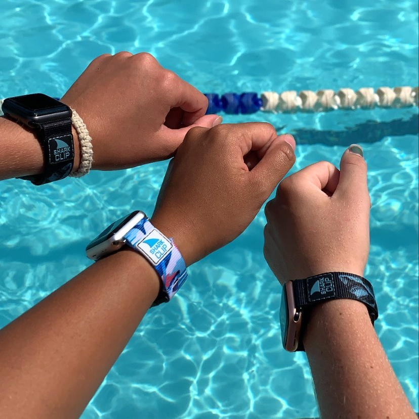 freestyle_watch's tweet photo. it's your designated pool-day #watchstrap ✨💦
🦈: Freestyle #SharkWeek Apple Watch™ Straps Ghost Shark + Miami Bites
📸: @tinamcnelis17
_
#applewatchstraps #poolparty #giftideas #applewatch #myfreestylewatch #instagood #smartwatchstraps
https://t.co/GXkLzyIdxP https://t.co/7wn5bzf5h1
