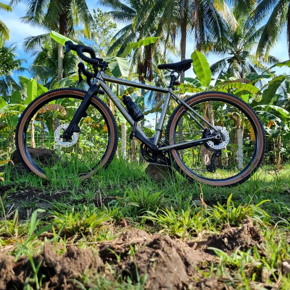 Litespeed_Bike's tweet photo. Watia #TitaniumTuesday in the Philipines courtesy of @alvyn.te
#LegendaryTi https://t.co/6x0HOrBkK7