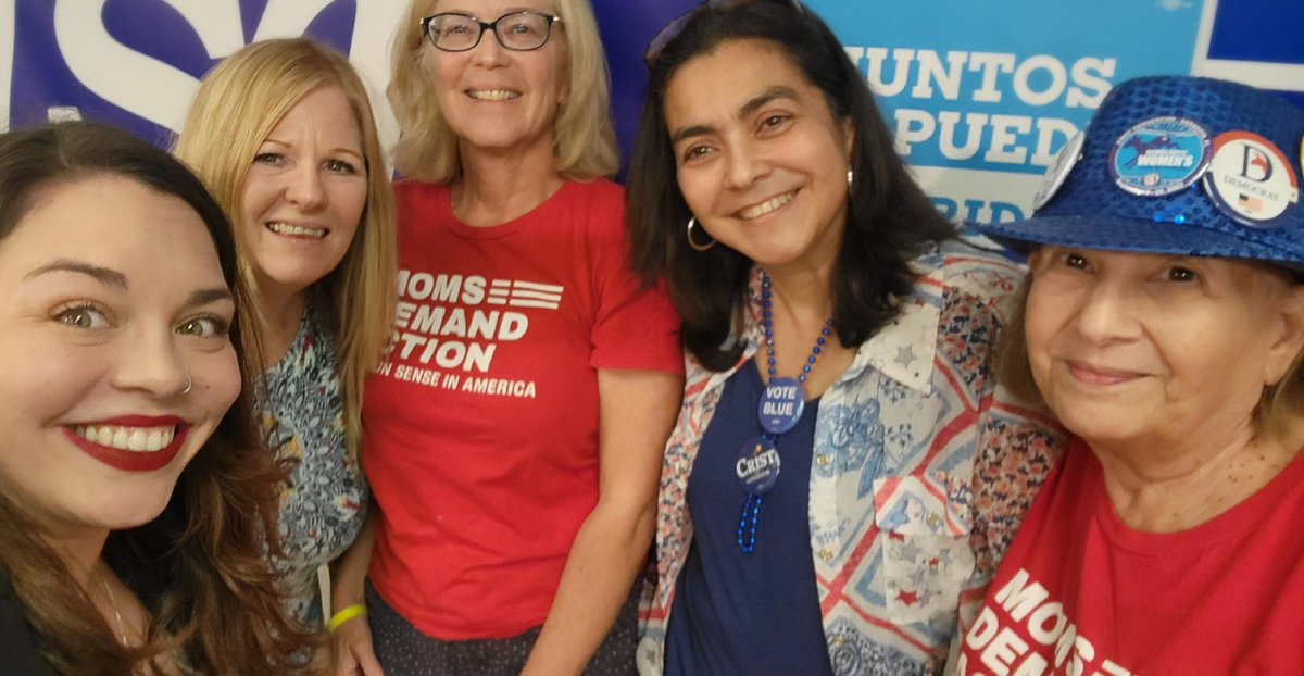 ewiley33's tweet image. FL @momsdemand volunteers brought the #BigMomEnergy to @CharlieCrist's office opening in Tampa last night. And y'all, we are fired up to elect a #GunSense governor! Text REGISTER to 644-33 to check your voter reg &amp;amp; ensure your voice is heard! #NationalVoterRegistrationDay #FlaPol