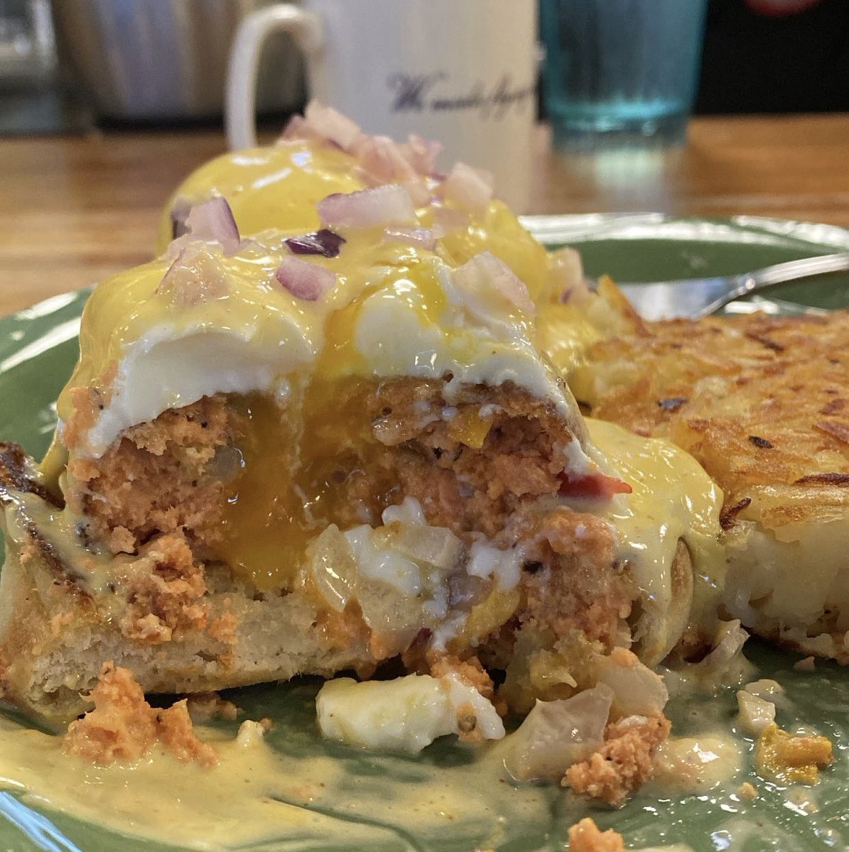 MsAmandaDolly's tweet photo. The salmon cake #benedict breakfast at @SnowCityCafe is a masterpiece https://t.co/ZiZ1ZdIq4Y