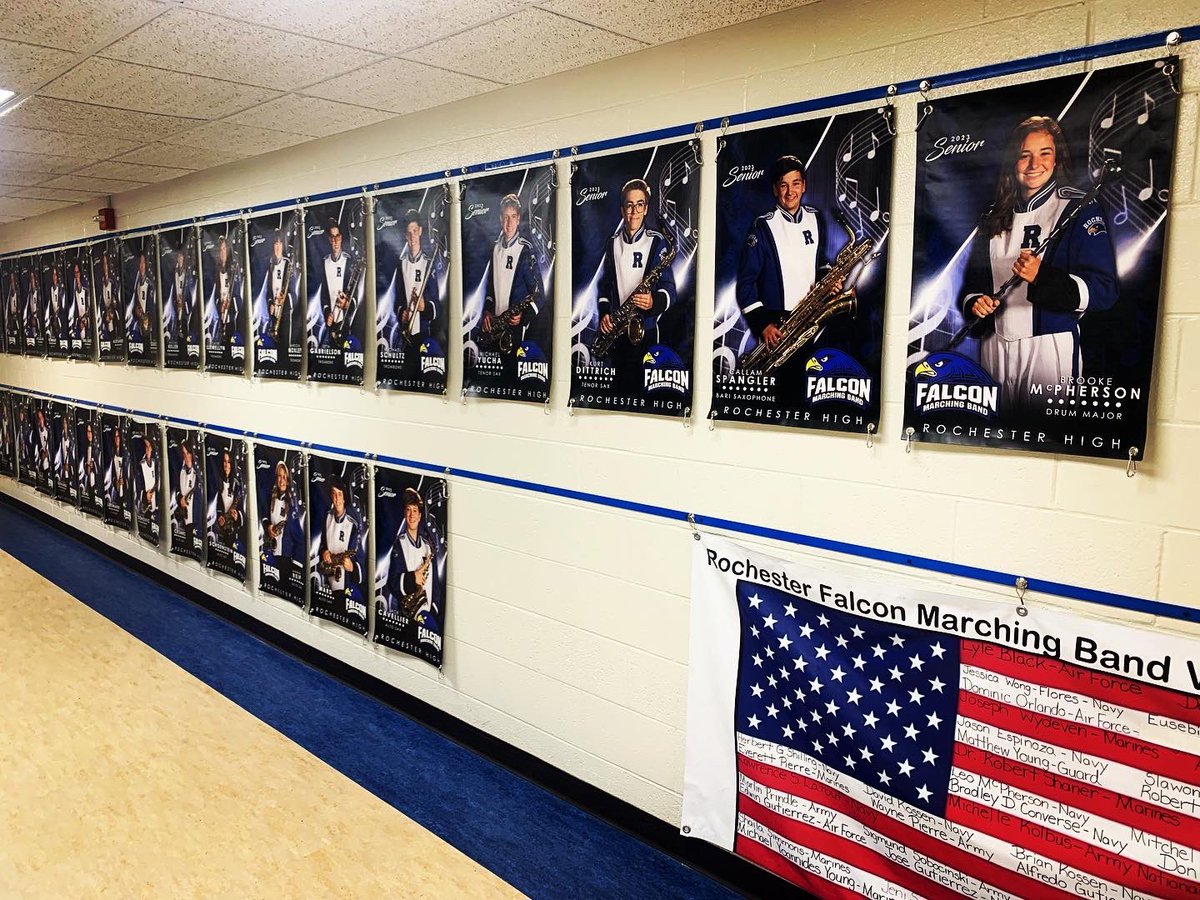 DavidAUhrig's tweet photo. 38 Seniors in the 2022 @RHSFalcons Marching Band! And our full band banner! 🎹💙🤍®️

#RHSFMB #RHSBands #RCSRHSFalcons #EST1883 #RCSArts @rochcommschools https://t.co/kNU8jzrqfn