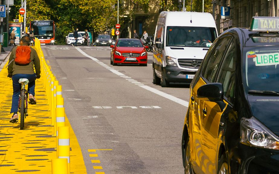 ClubRACC's tweet photo. 🔴 Projecte Superilla Barcelona, les previsions indiquen que hi haurà 22,7 quilòmetres de cues als carrers de l'Eixample. Sense alternativa en transport públic i amb risc de contaminació https://t.co/e3n5hONsSi https://t.co/tuLwsiAuva