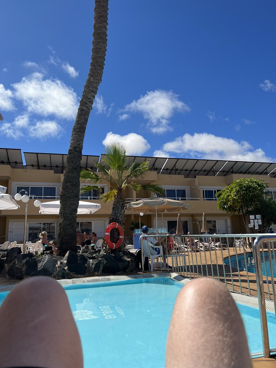 billyutd99's tweet photo. This is the life https://t.co/dg2bEh98I0