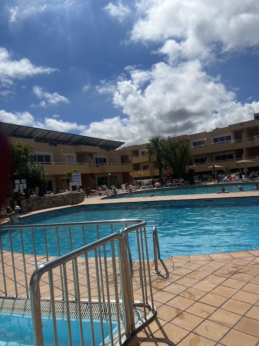 billyutd99's tweet photo. This is the life https://t.co/dg2bEh98I0