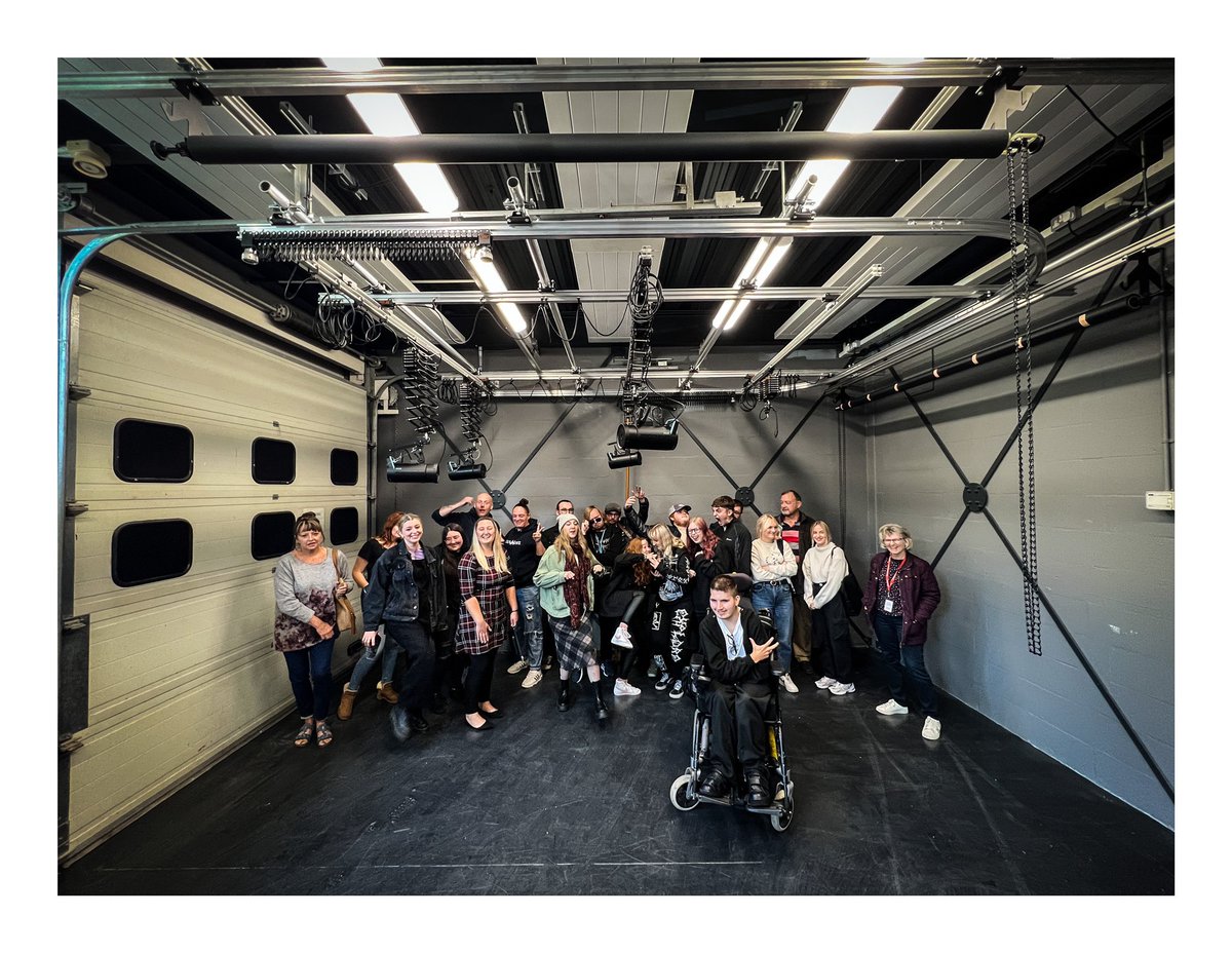 peter_britton_'s tweet photo. And we are go! Year three BA Photography learners back on campus and ready for the new year. One year to go, gang. Your BA awaits. Let’s make this year the best and achieve great things. @coleggwent @maria_retter #photographycourse #baphoto #baphotography #photographydegree https://t.co/lC9tzs5Iio