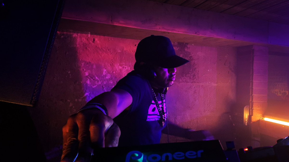 MARK FLASH tweet media