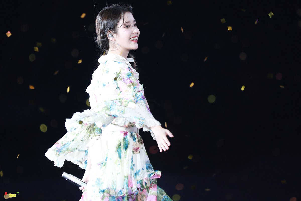 angelring33's tweet photo. 220918 아이유콘서트 《The Golden Hour: 오렌지 태양 아래 직찍 Part1
#IU#아이유#The_Golden_Hour
#오렌지_태양_아래#14th_Anniversary
#14주년 https://t.co/L6msETX7t8