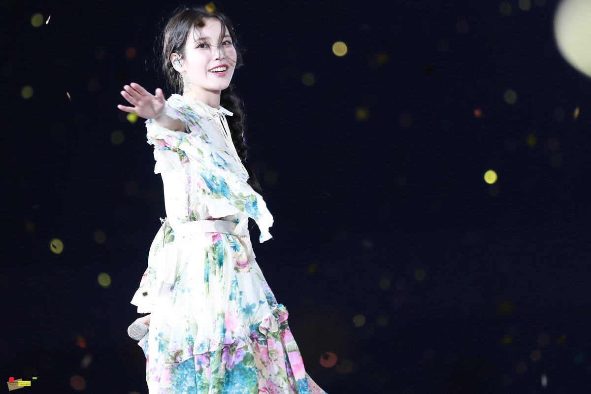 angelring33's tweet photo. 220918 아이유콘서트 《The Golden Hour: 오렌지 태양 아래 직찍 Part1
#IU#아이유#The_Golden_Hour
#오렌지_태양_아래#14th_Anniversary
#14주년 https://t.co/L6msETX7t8