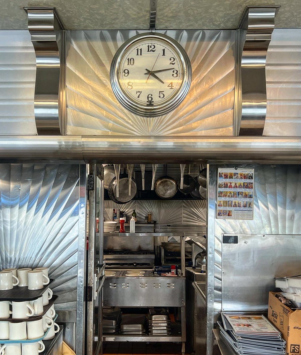 DinerDay's tweet photo. ⏰🕓⏰🕣⏰🕞⏰

#dinerdayintheusa #diner #diners #pattymelt #travel #dinerday #food #foodie #whereieat #restaurant #breakfast #coffee #clock #time #dinertime #wanderlust #clocks #dining #lunch #vintage #retrologist #mytravel #open24hours #lunch #dinner #courtesydiner #bendixdiner https://t.co/XlfSxtKsLe